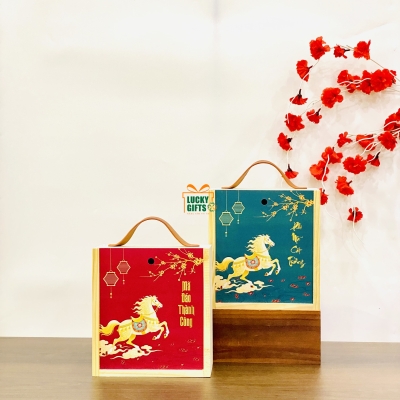 Hộp gỗ thông đựng quà tết 2026 -nắp trượt in UV cao cấp .